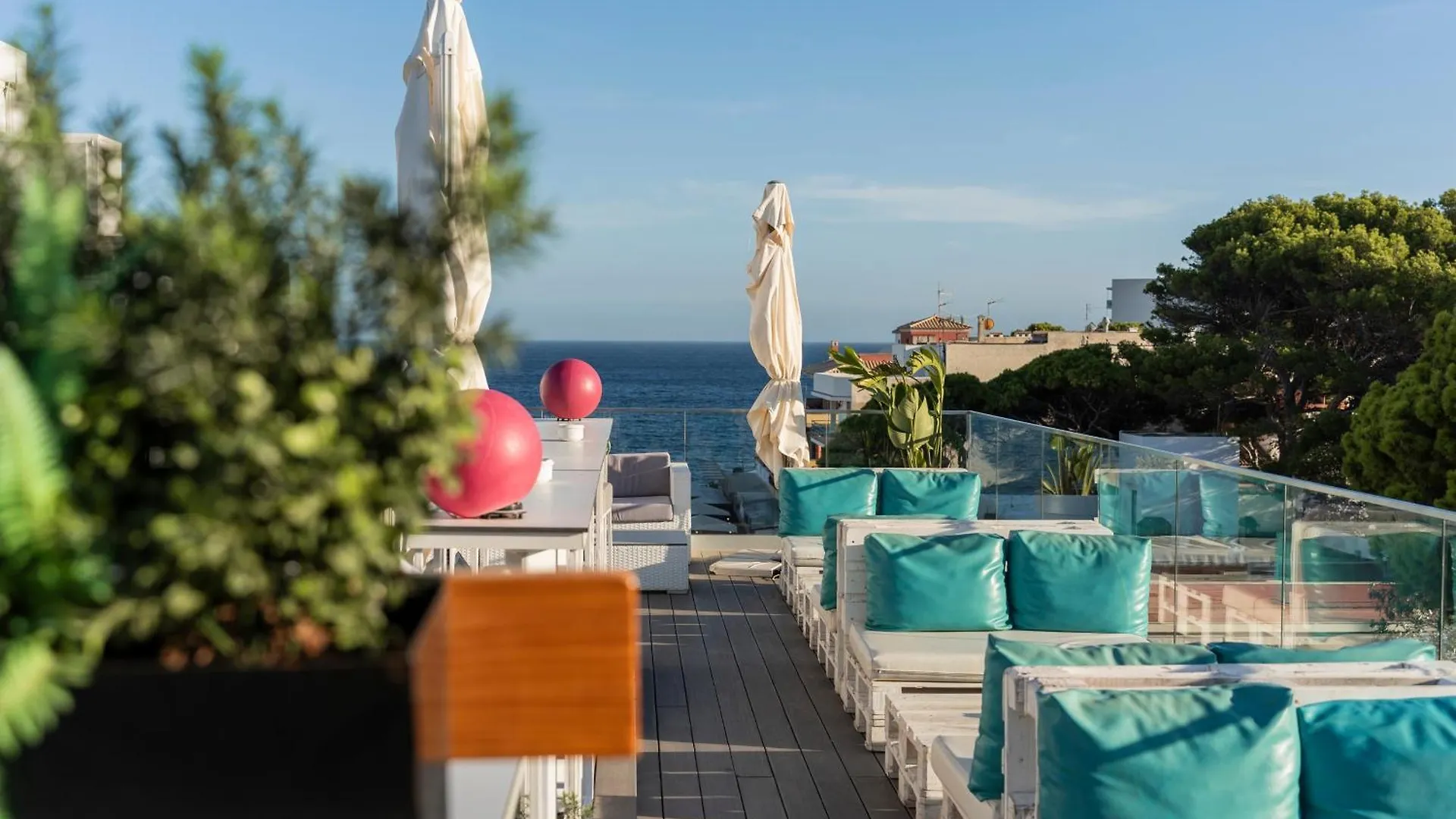 Onmood Cala Ratjada - Brunch & Party contacts
